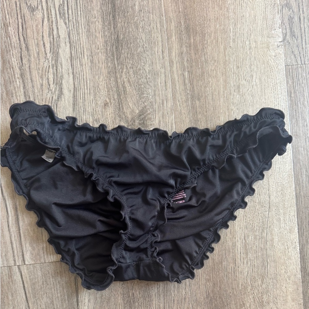 Black Ruffled Bottoms